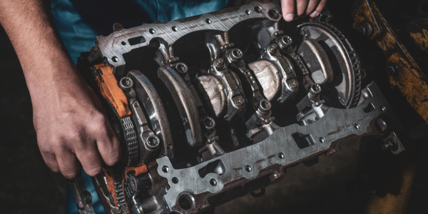 Qué es un motor de cuatro tiempos y cómo funciona